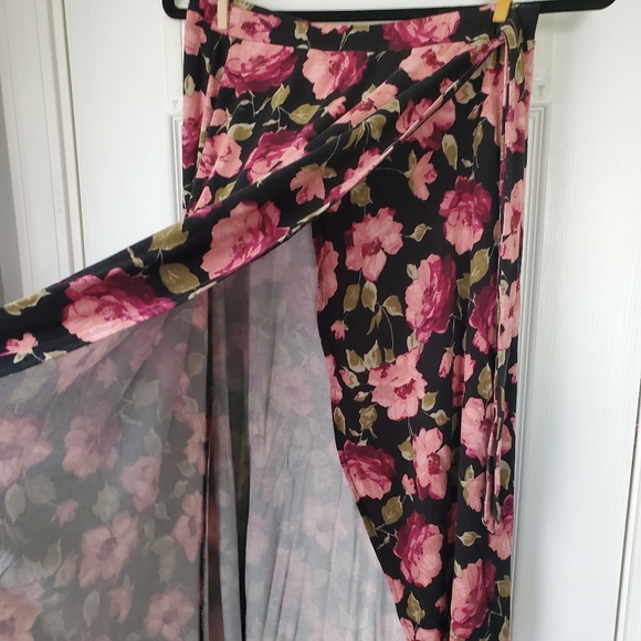 American Eagle High-low floral maxi skirt - Picture 2 of 4
